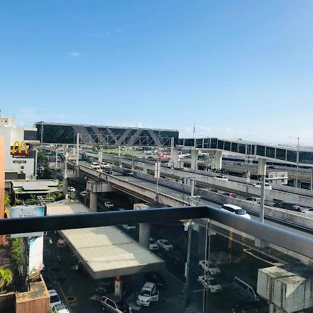 One Palm Tree Villas Across Naia-T3 Manilla Buitenkant foto